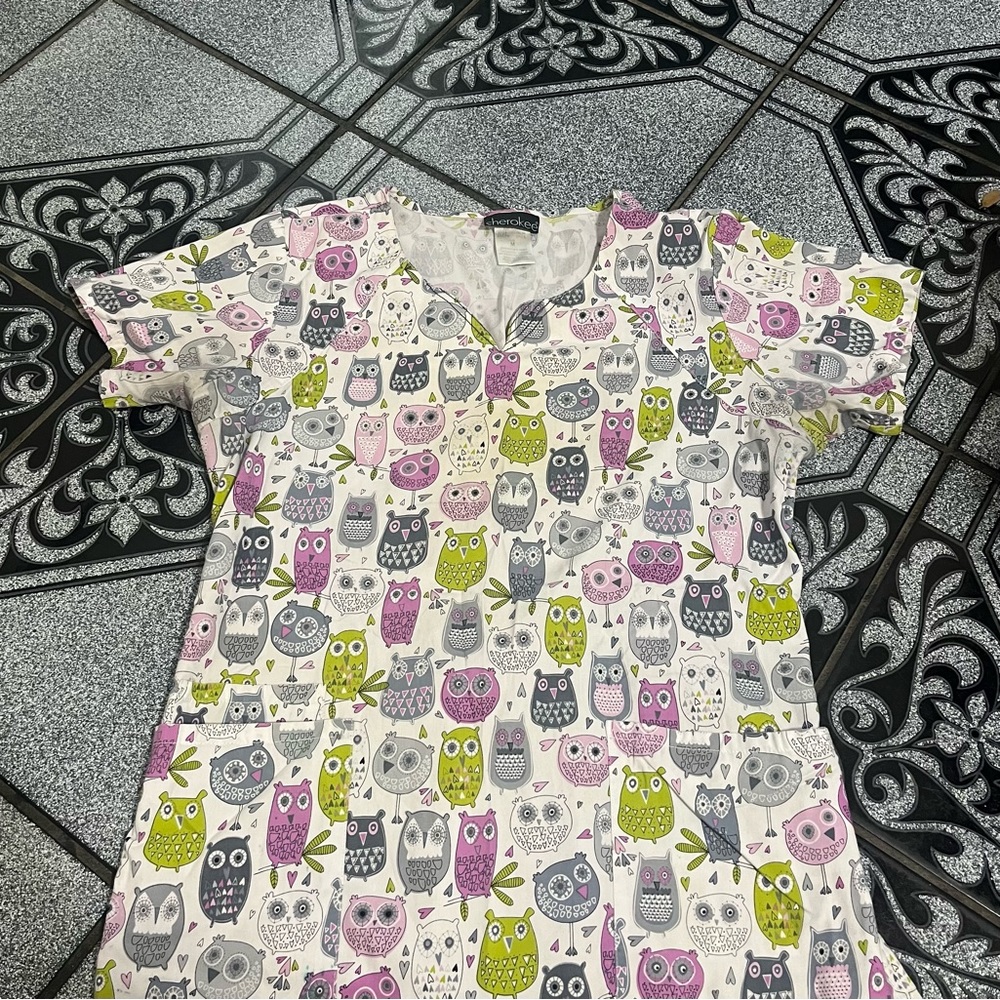 Cherokee scrub top